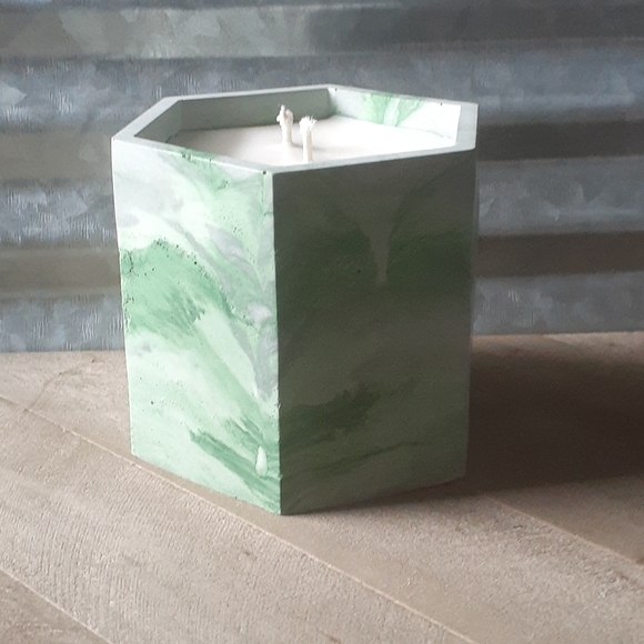 Large Concrete Candle Vessel - Picture 1 of 2